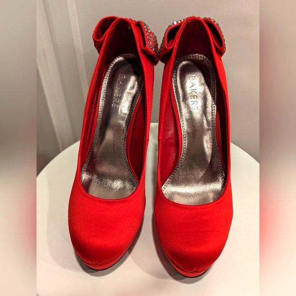 Bakers Red Satin Platform Stilettos with Bow Bling Size 9.5 - Like New - Picture 5 of 7